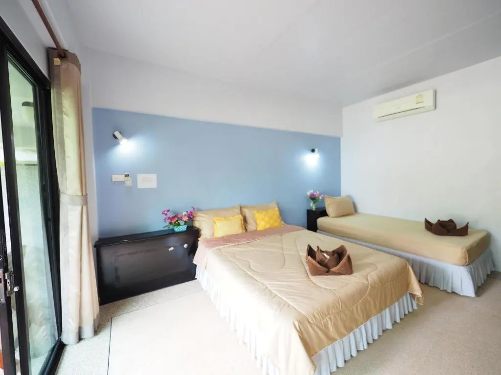 Bed in Lanta Darawadee Resort