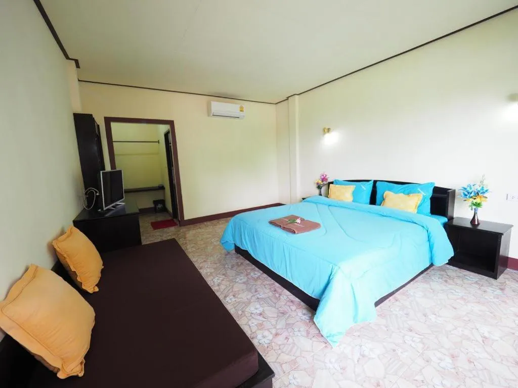 Bed in Lanta Darawadee Resort