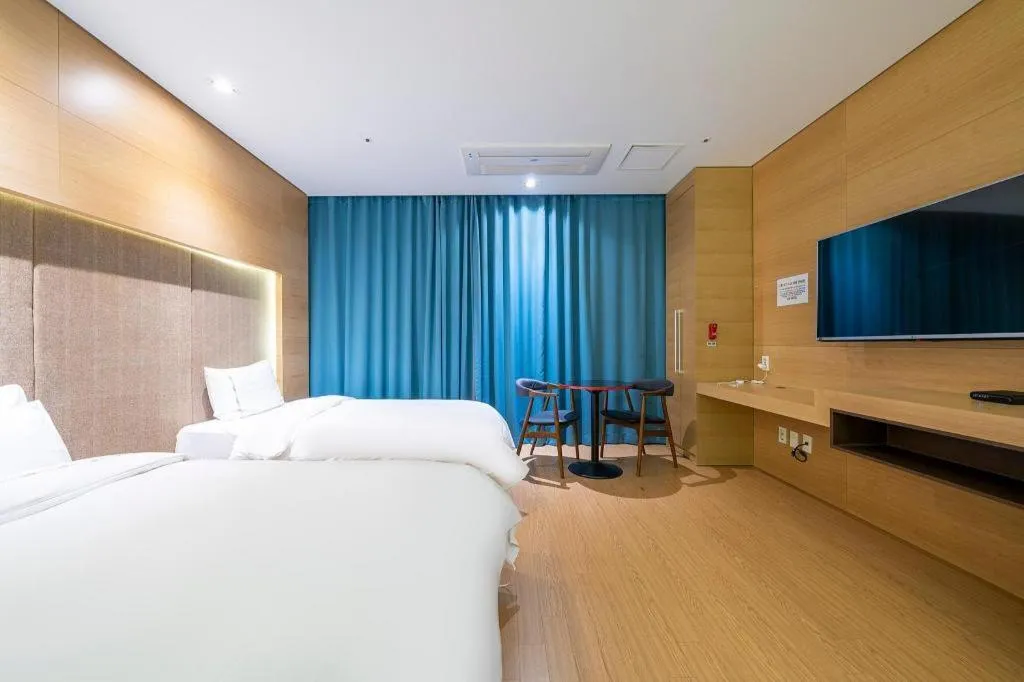 Bed in Business Design Hotel LUV