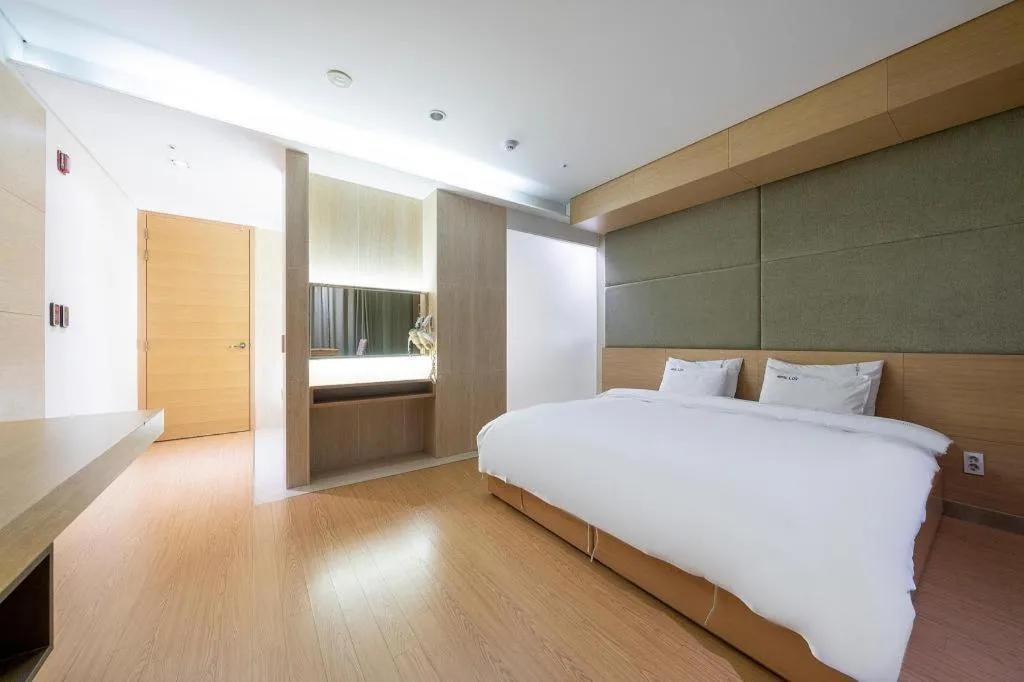 Bed in Business Design Hotel LUV
