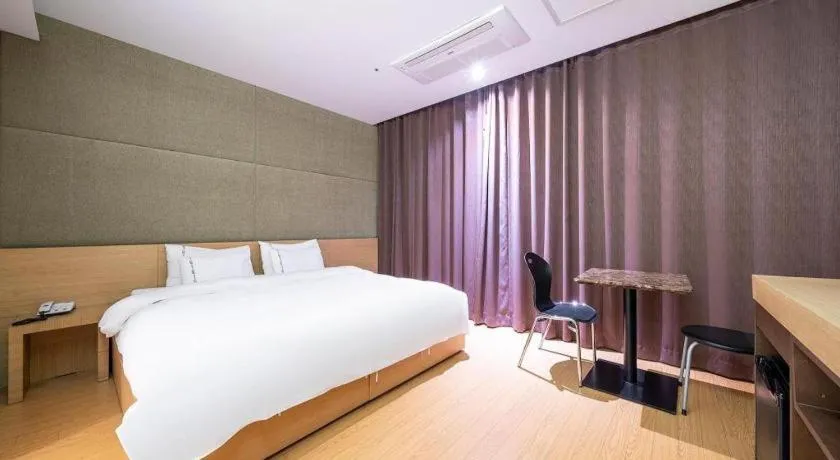 Bed in Business Design Hotel LUV