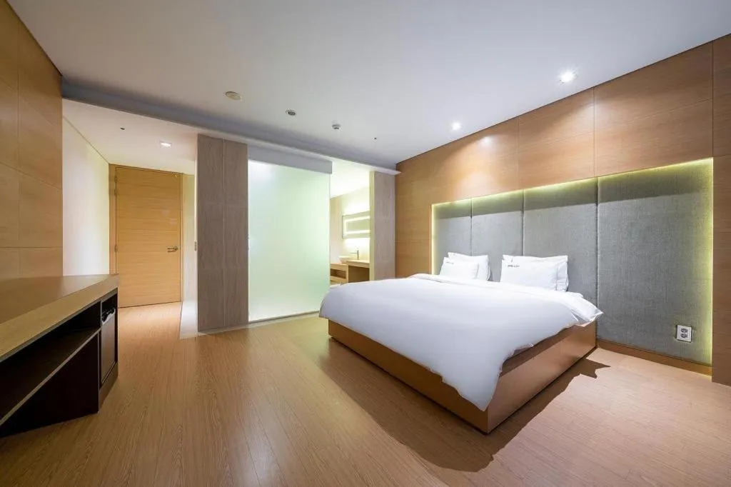 Bed in Business Design Hotel LUV