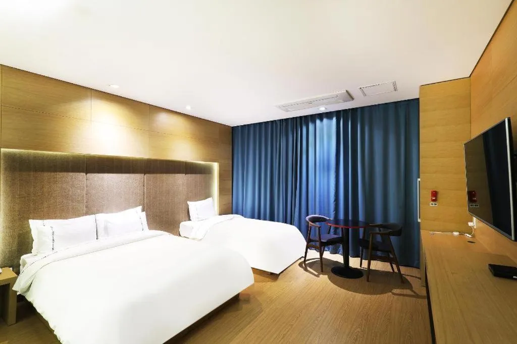 Bed in Business Design Hotel LUV