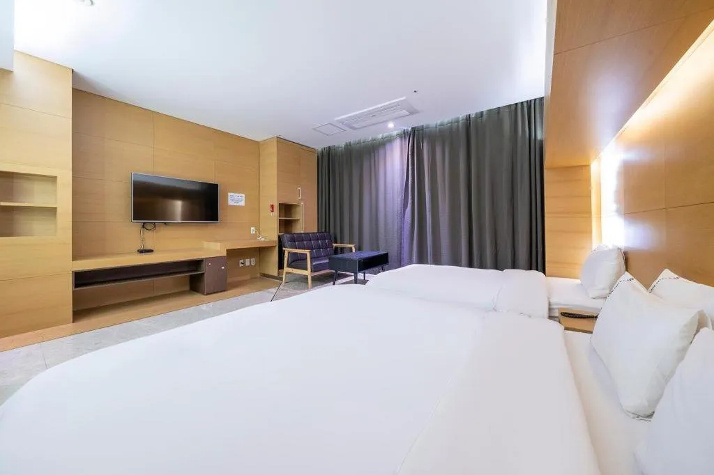 Bed in Business Design Hotel LUV