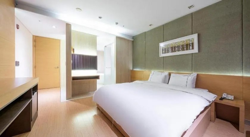 Bed in Business Design Hotel LUV