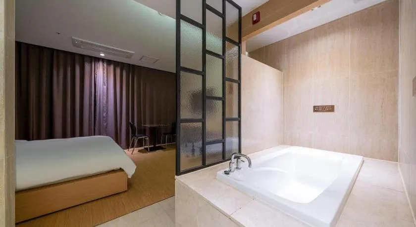 Bed in Business Design Hotel LUV