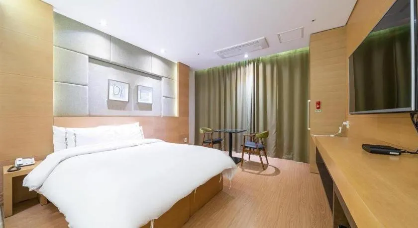 Bed in Business Design Hotel LUV