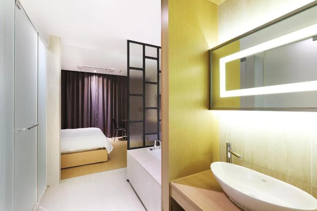 Bed in Business Design Hotel LUV