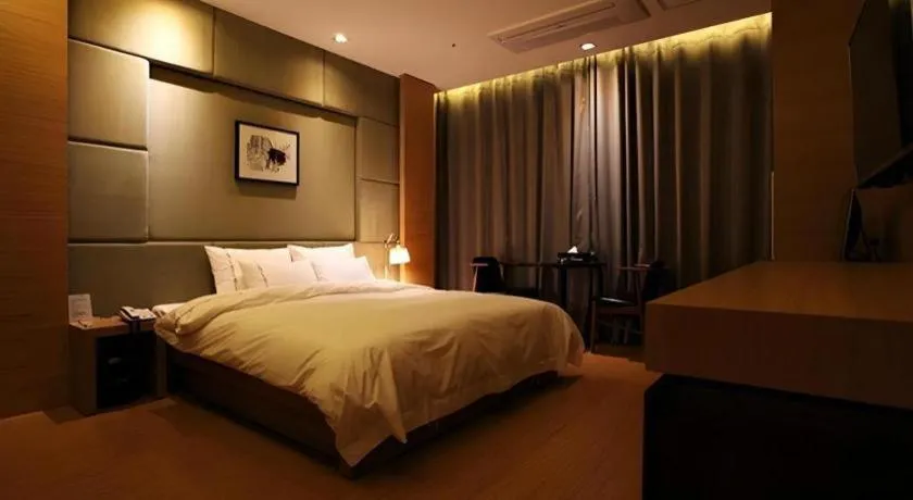Bed in Business Design Hotel LUV