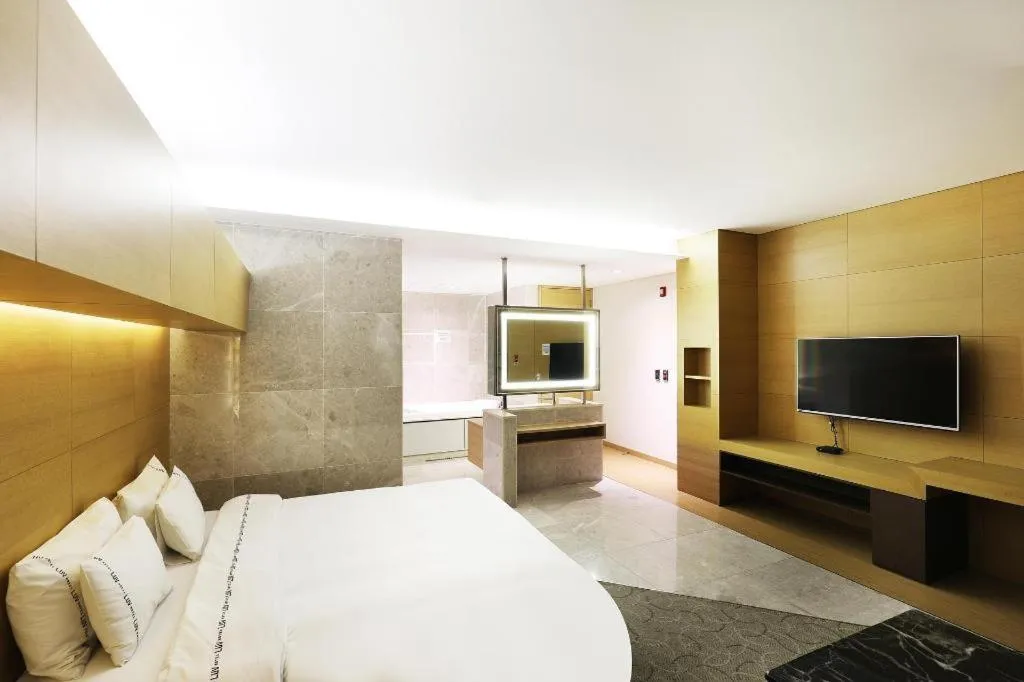 Bed in Business Design Hotel LUV