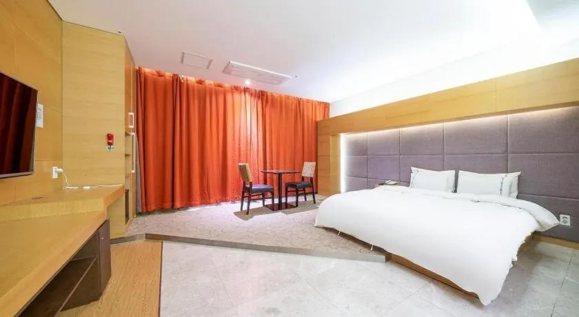 Bed in Business Design Hotel LUV