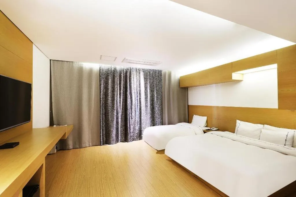 Bed in Business Design Hotel LUV