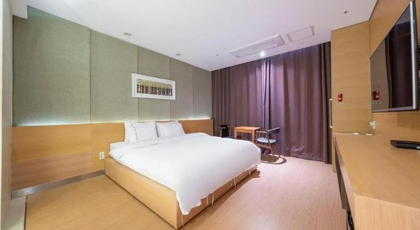 Bed in Business Design Hotel LUV