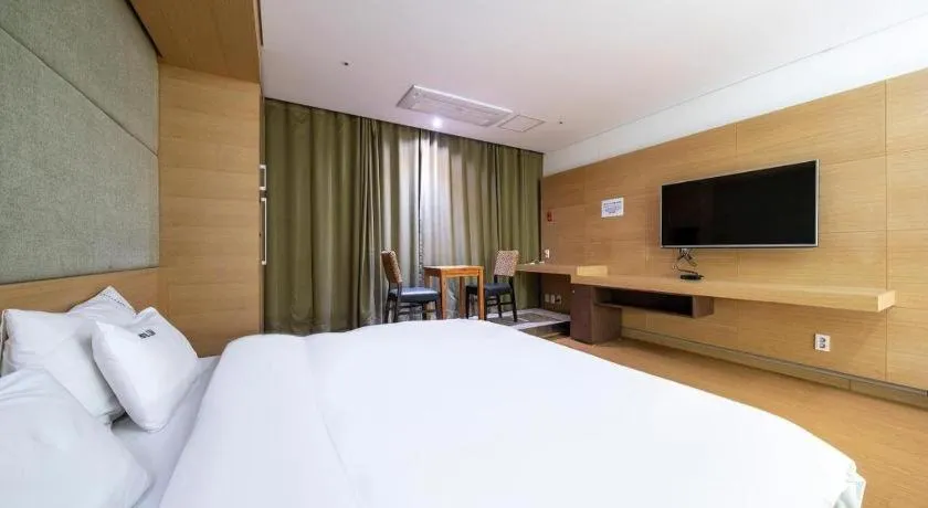 Bed in Business Design Hotel LUV