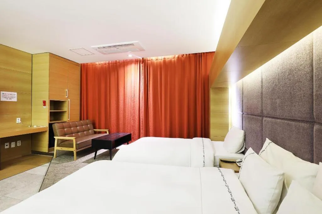 Bed in Business Design Hotel LUV