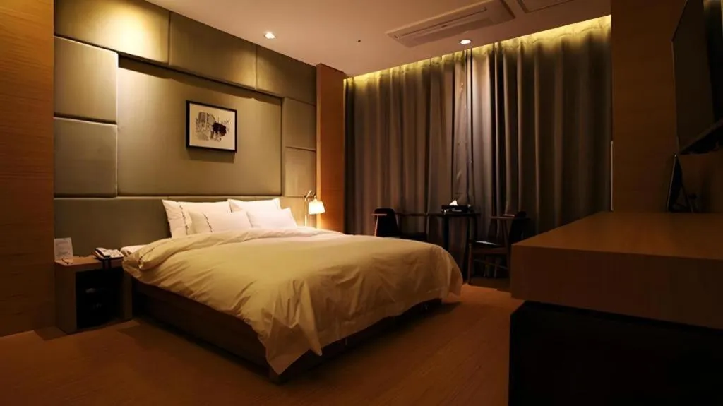 Bed in Business Design Hotel LUV
