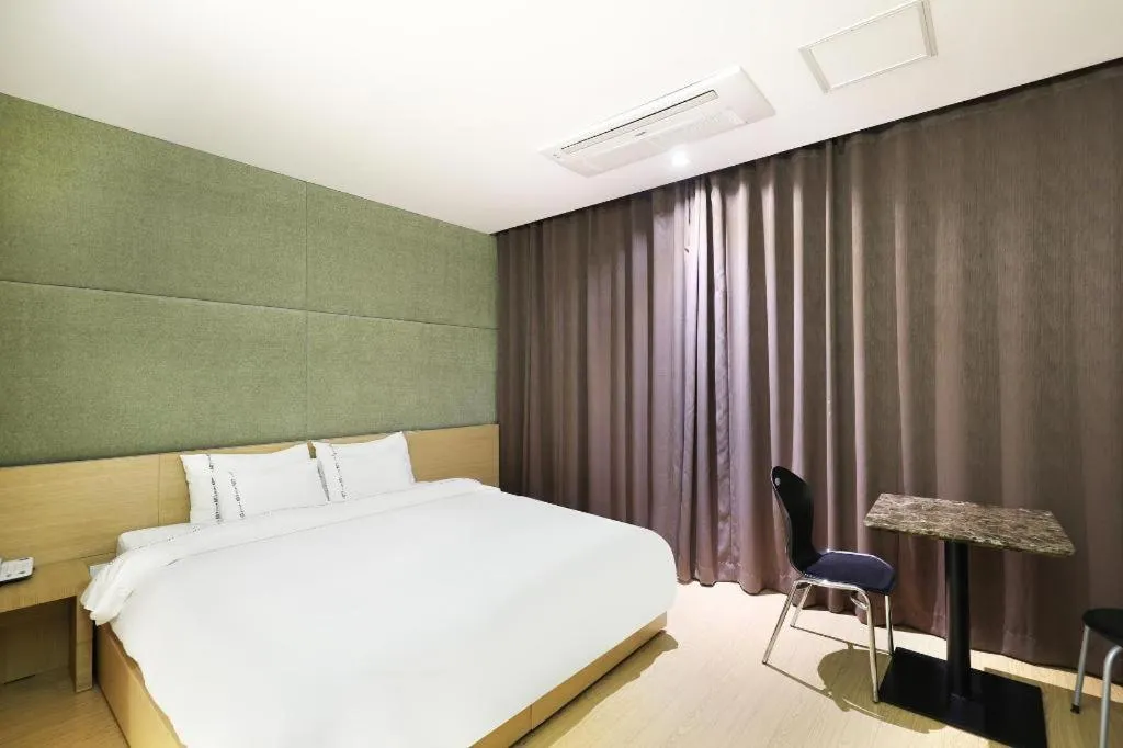 Bed in Business Design Hotel LUV