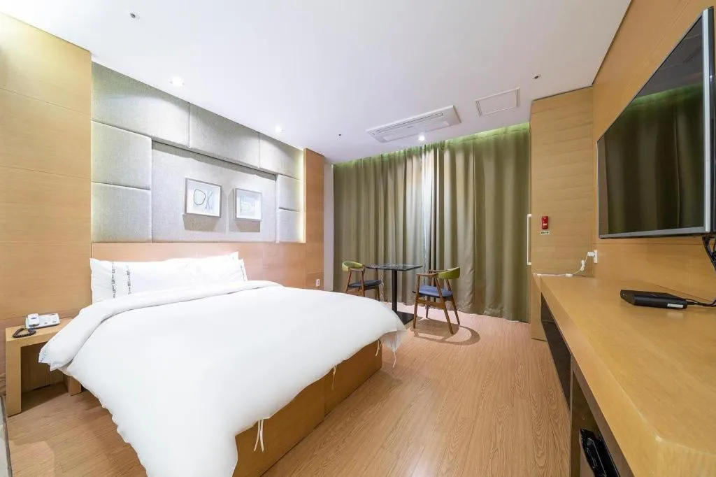 Bed in Business Design Hotel LUV