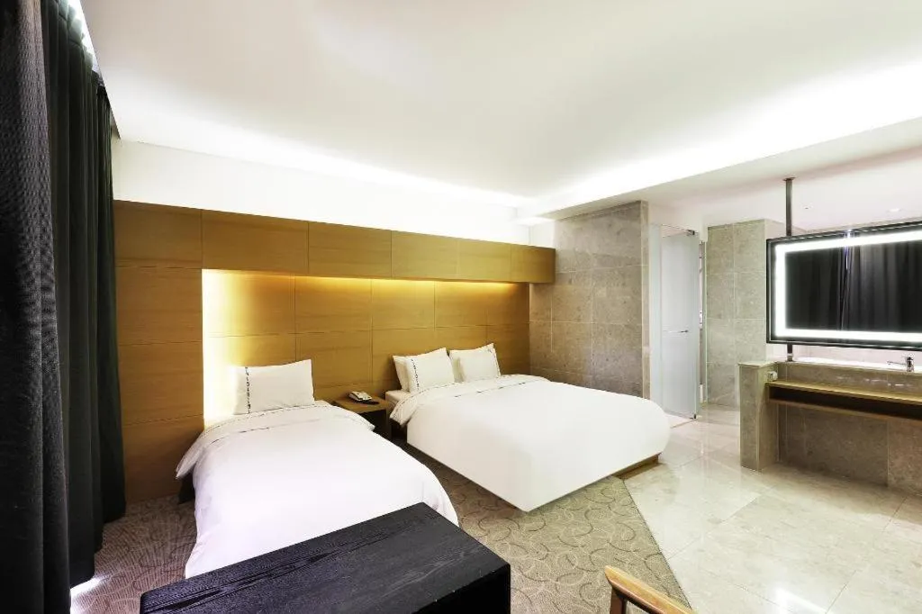 Bed in Business Design Hotel LUV