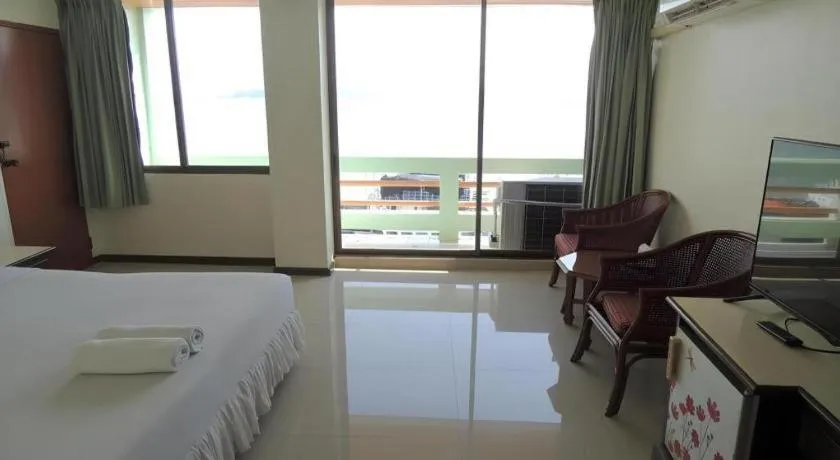 Bed in Lake Inn Hotel