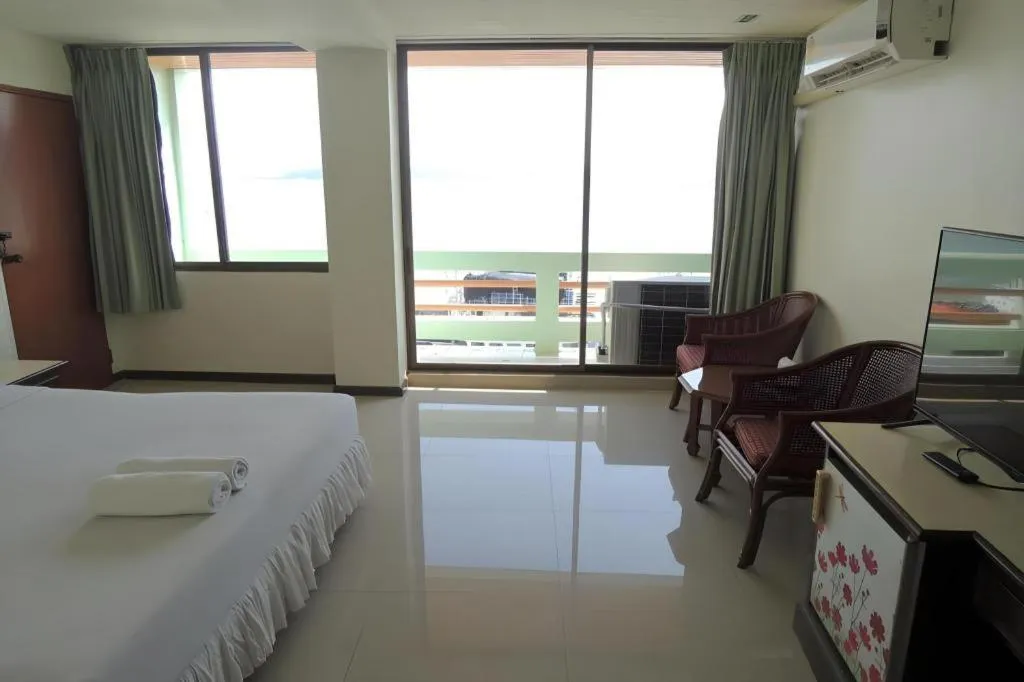 Bed in Lake Inn Hotel