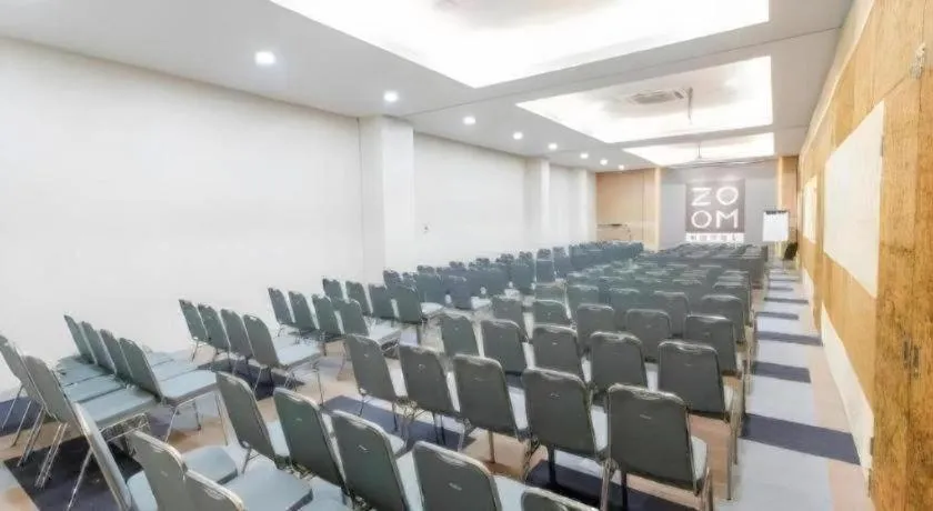 Zoom Dharmahusada Hotel