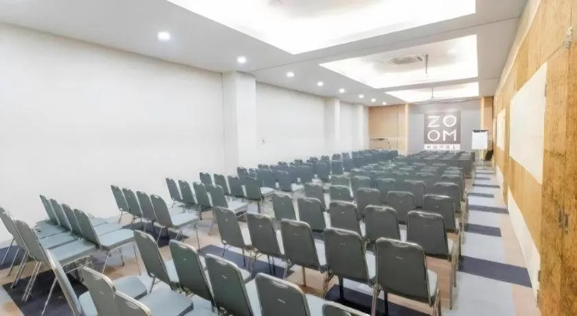 Zoom Dharmahusada Hotel