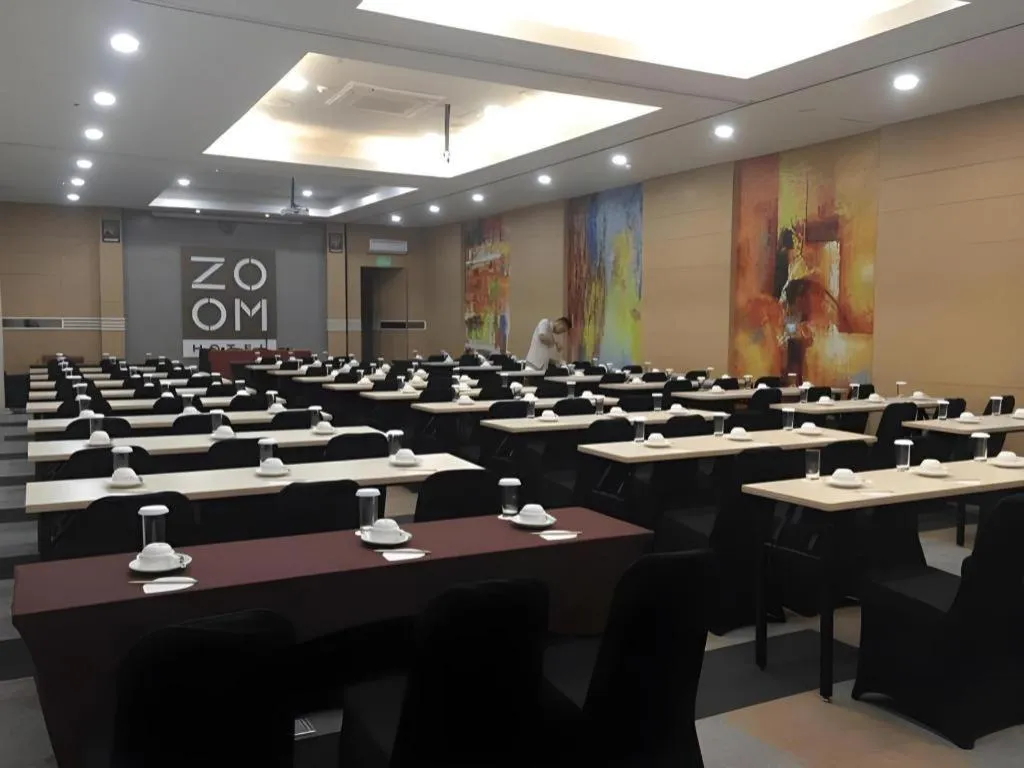 Zoom Dharmahusada Hotel