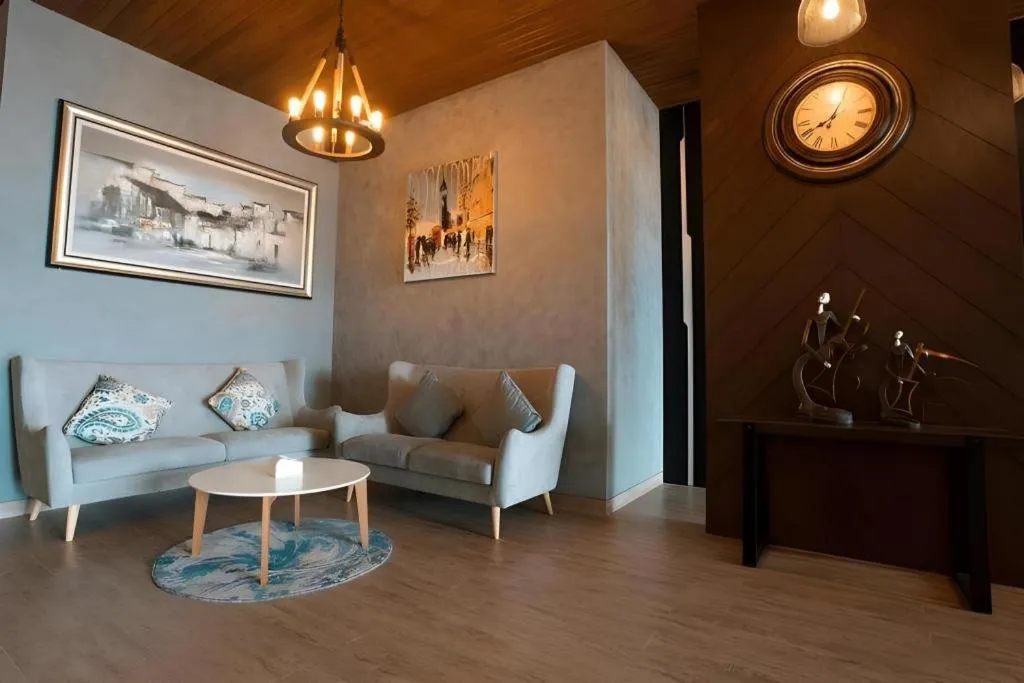 Zoom Dharmahusada Hotel