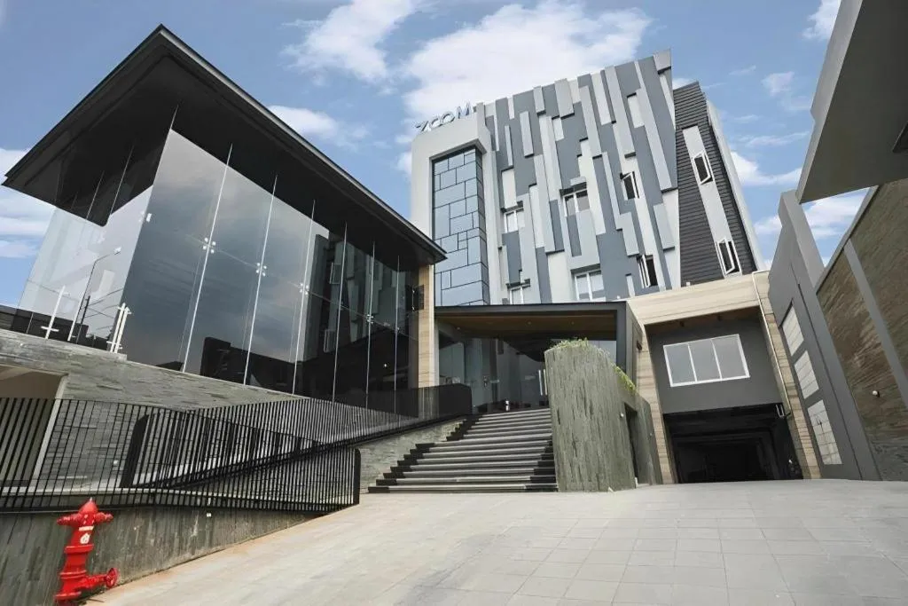 Zoom Dharmahusada Hotel