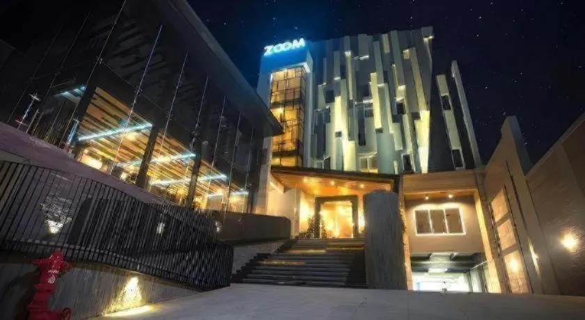 Zoom Dharmahusada Hotel