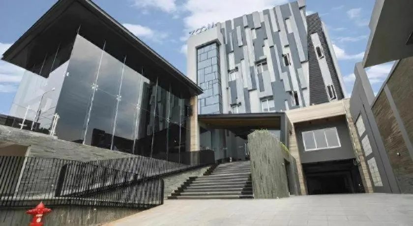 Zoom Dharmahusada Hotel