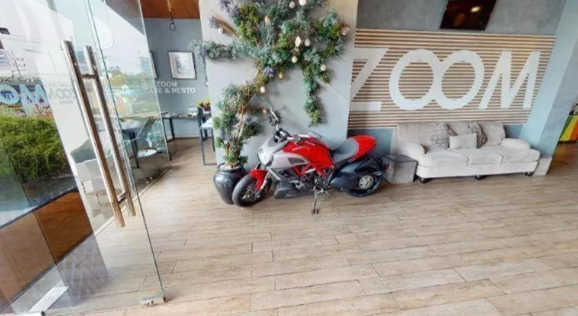 Zoom Dharmahusada Hotel