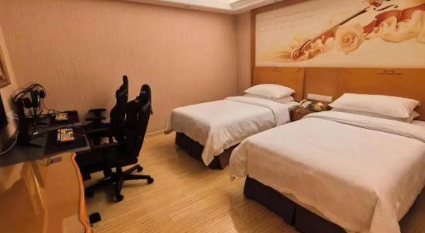 Bed in Vienna International Hotel Shanghai Dishui Lake Lingang Wanda