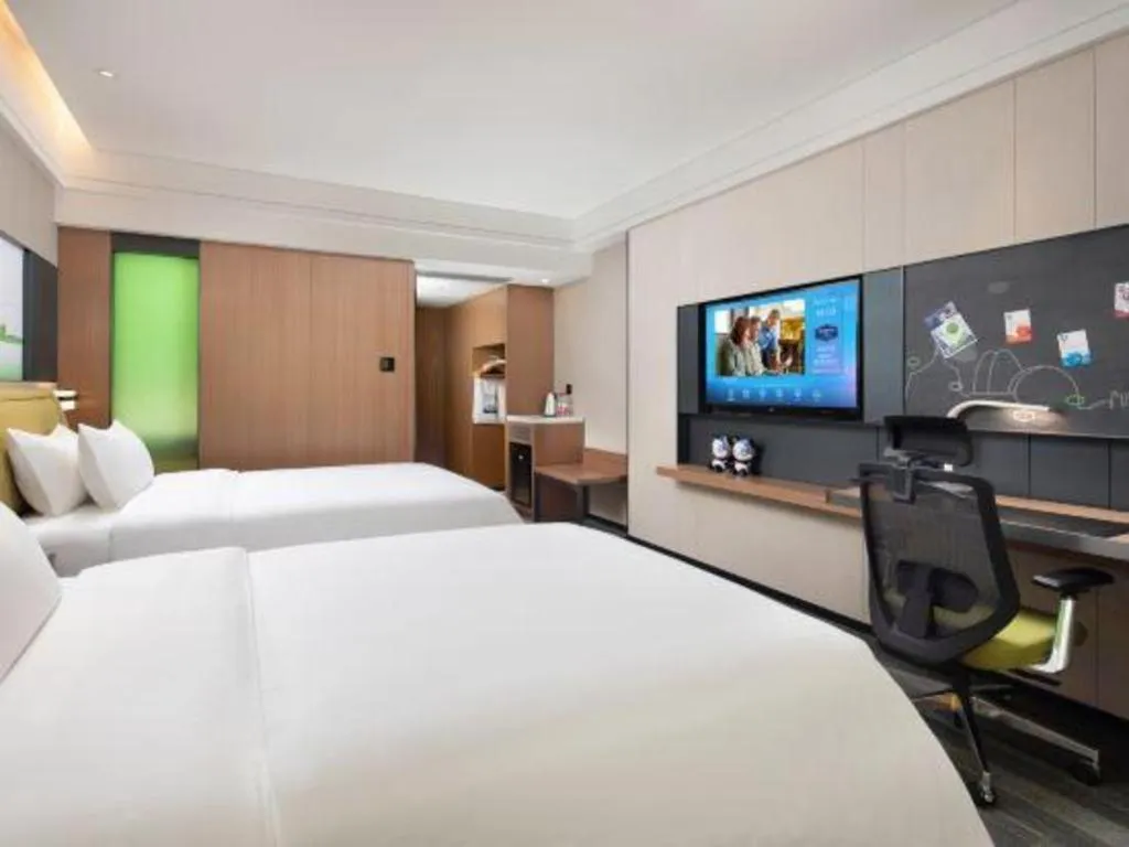Bed in Hampton by Hilton Zhuhai Doumen
