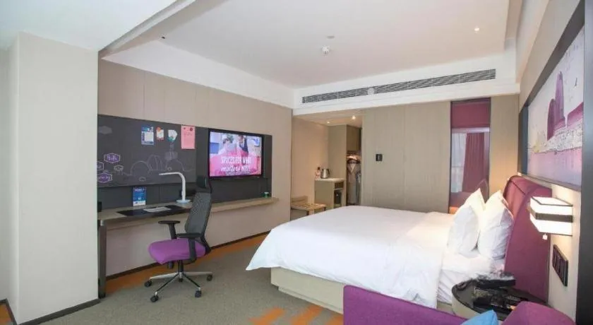 Bed in Hampton by Hilton Zhuhai Doumen