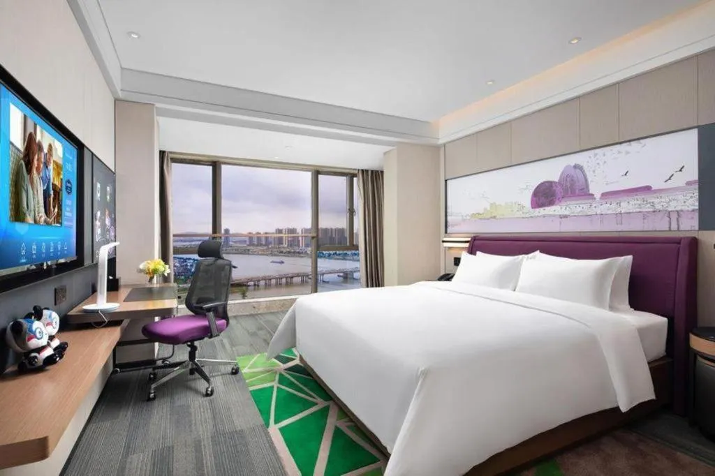 Bed in Hampton by Hilton Zhuhai Doumen