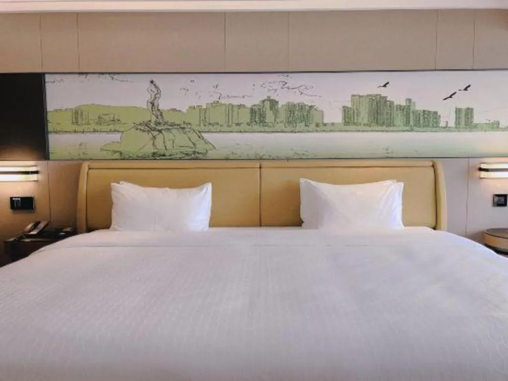 Bed in Hampton by Hilton Zhuhai Doumen