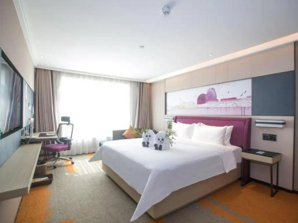 Bed in Hampton by Hilton Zhuhai Doumen