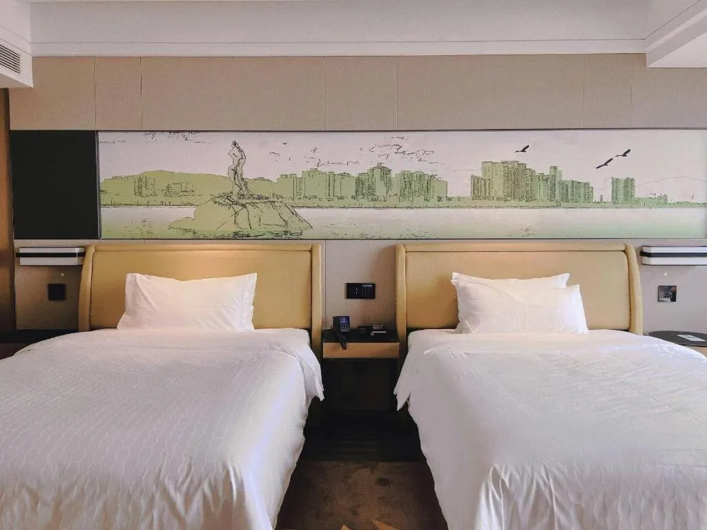 Bed in Hampton by Hilton Zhuhai Doumen