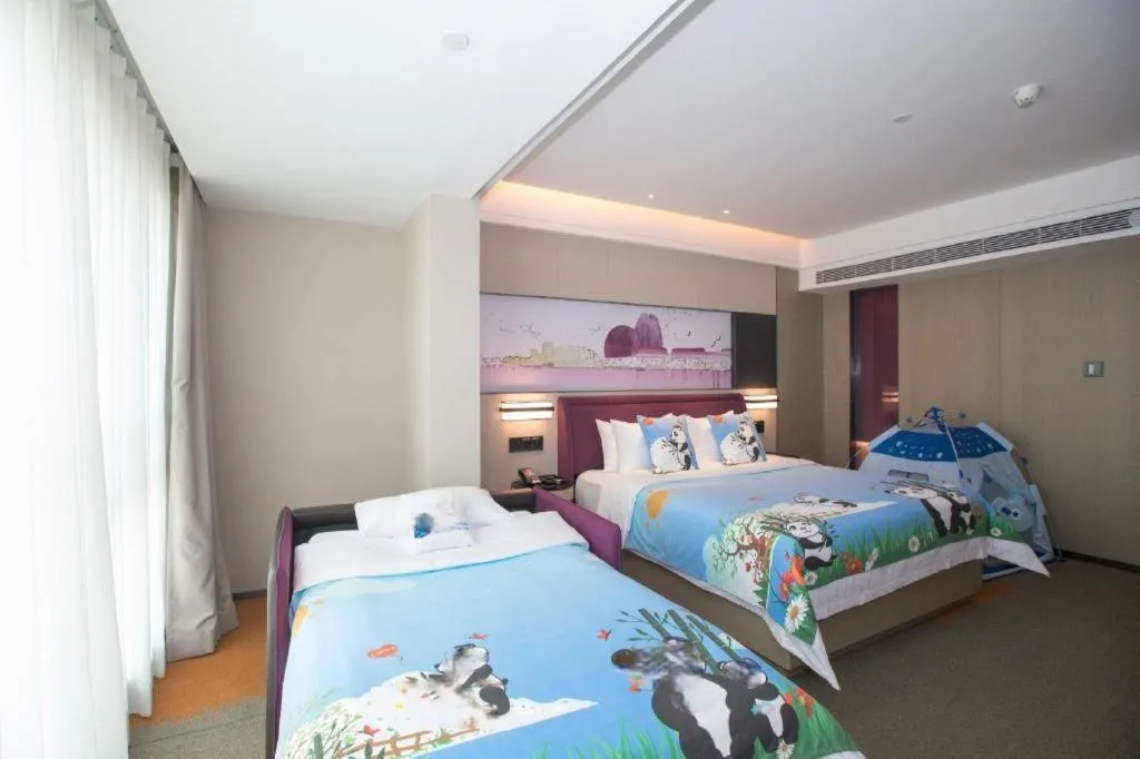 Bed in Hampton by Hilton Zhuhai Doumen