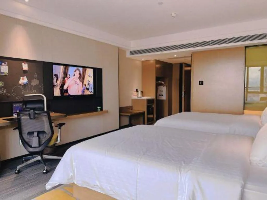 Bed in Hampton by Hilton Zhuhai Doumen