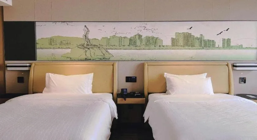 Bed in Hampton by Hilton Zhuhai Doumen