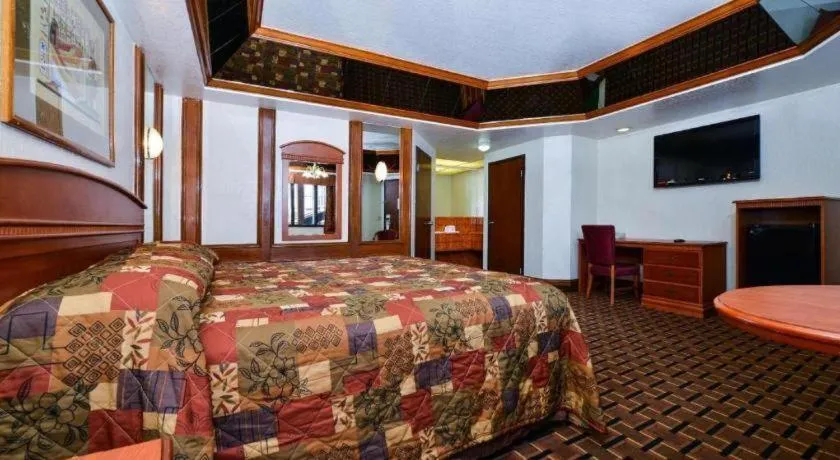 Bed in Americas Best Value Inn & Suites Los Angeles Downtown SW