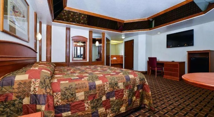 Bed in Americas Best Value Inn & Suites Los Angeles Downtown SW