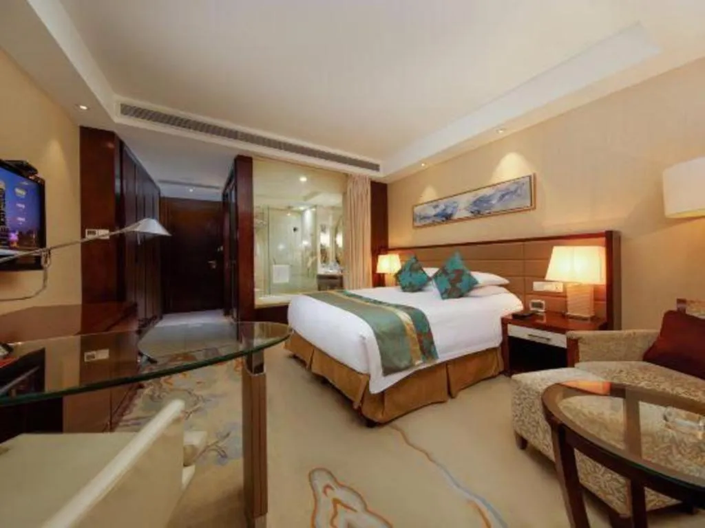 Bed in New Century Grand Hotel Lishui Huaqiao