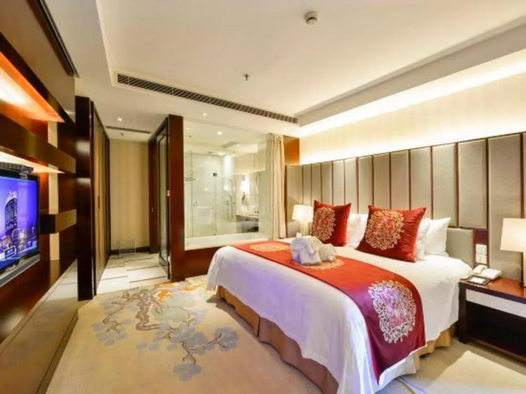 Bed in New Century Grand Hotel Lishui Huaqiao