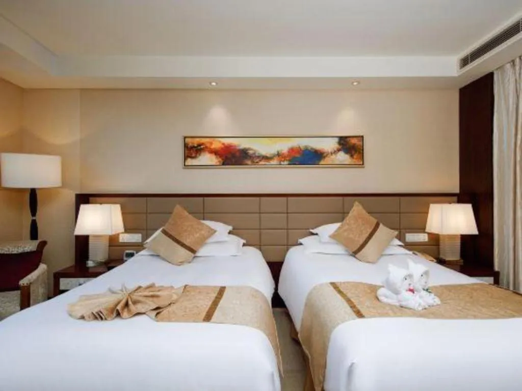 Bed in New Century Grand Hotel Lishui Huaqiao