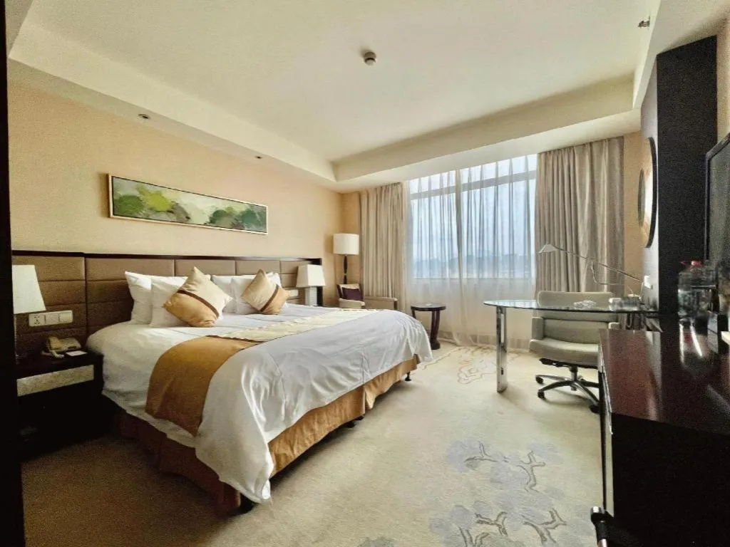 Bed in New Century Grand Hotel Lishui Huaqiao