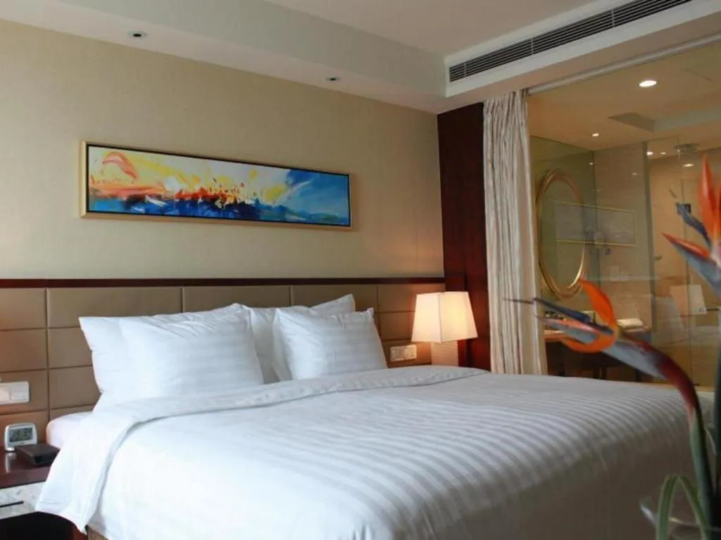 Bed in New Century Grand Hotel Lishui Huaqiao